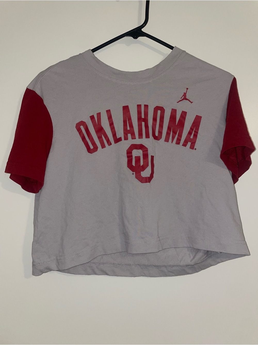 Jordan Oklahoma Cropped Tee — Light Gray with Crimson Sleeves